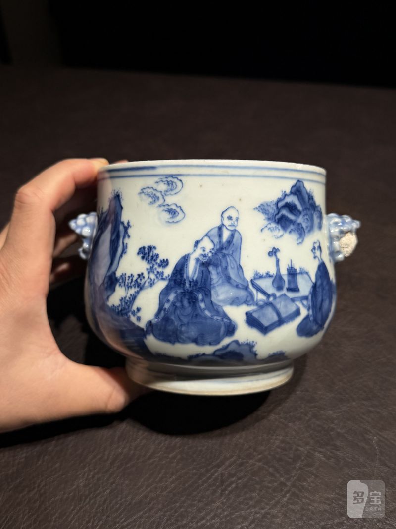 明崇祯 青花罗汉图狮耳炉 - 图3